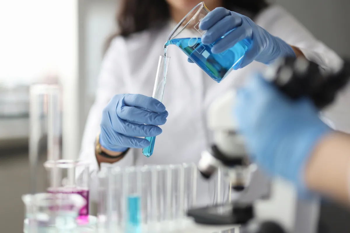 Kjemi 2 med lab - kurs på videregående nivå for privatister hos K2 Utdanning